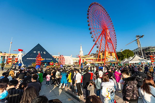 超级搞搞震主持人：舞台上的游乐场，台下的搞笑担当